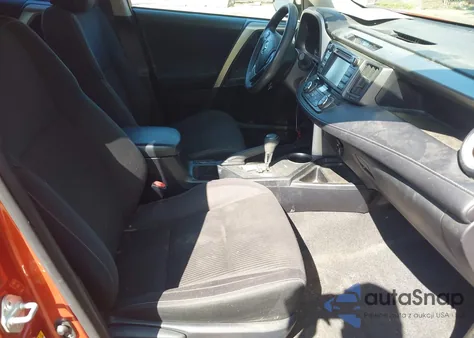 2015 Toyota Rav4 Xle z USA, uszkodzony, nr VIN JTMRFREVXFJ046257